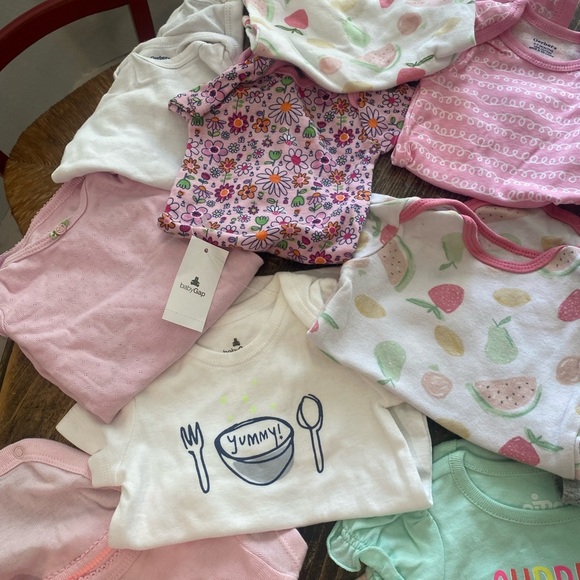 BABY GIRL onesies💗CRAZY DEAL 0-3 mos shirt sleeve, long sleeve and sleeveless! - Picture 5 of 14